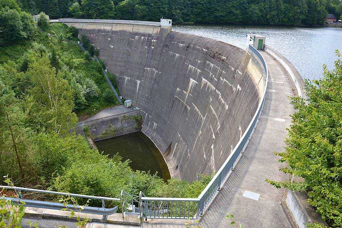 Dobra Staumauer - Wasserkraftwerk